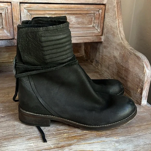 🖤 Free People Cambridge Black Leather Wrap Up Boots Size 38 - Picture 1 of 9